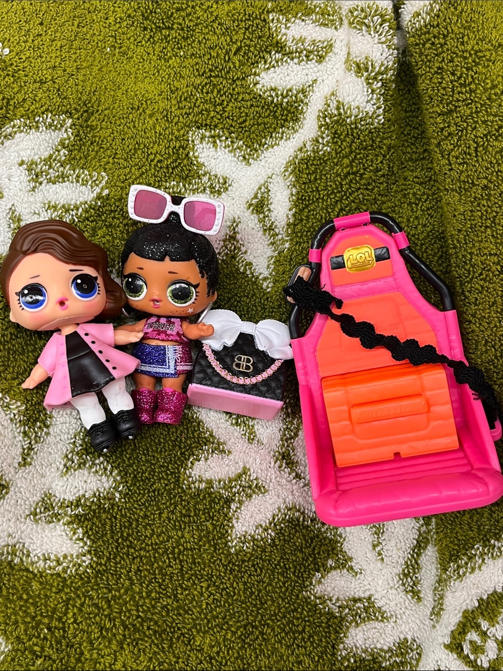 L.O.L. Surprise! Pink & Orange Doll Carrier with Pink-Accented Dolls